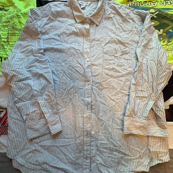 Old Navy Blue and White Striped The boyfriend button down - Picture 2 of 4